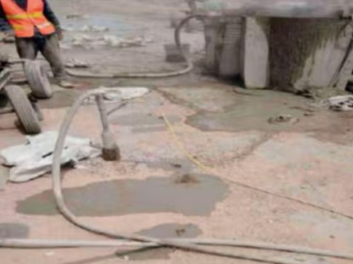 西安水泥混凝土路面板底注浆技术 路面脱空注浆整治方案